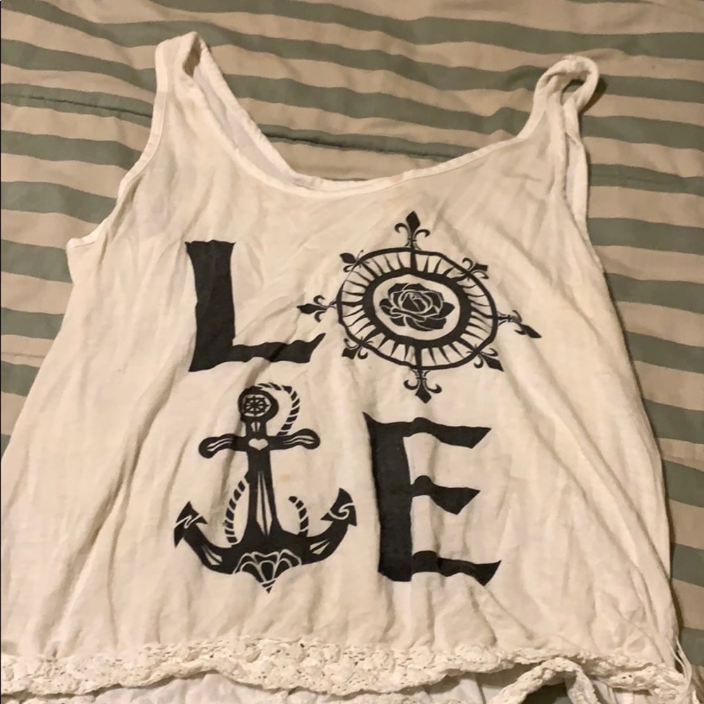 Super cute midriff tank in great condition